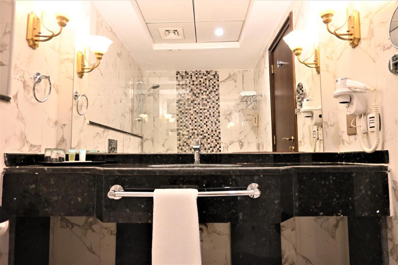 Crystal Plaza Al Majaz Hotel Schardscha Exterior foto
