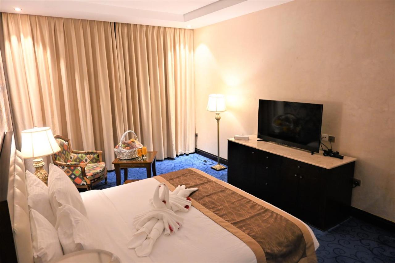 Crystal Plaza Al Majaz Hotel Schardscha Exterior foto