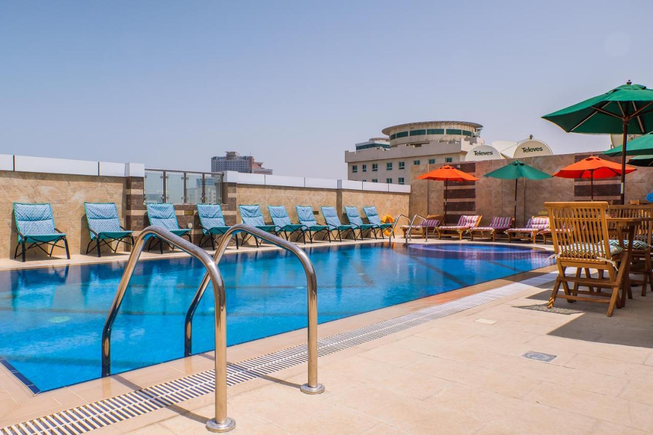 Crystal Plaza Al Majaz Hotel Schardscha Exterior foto